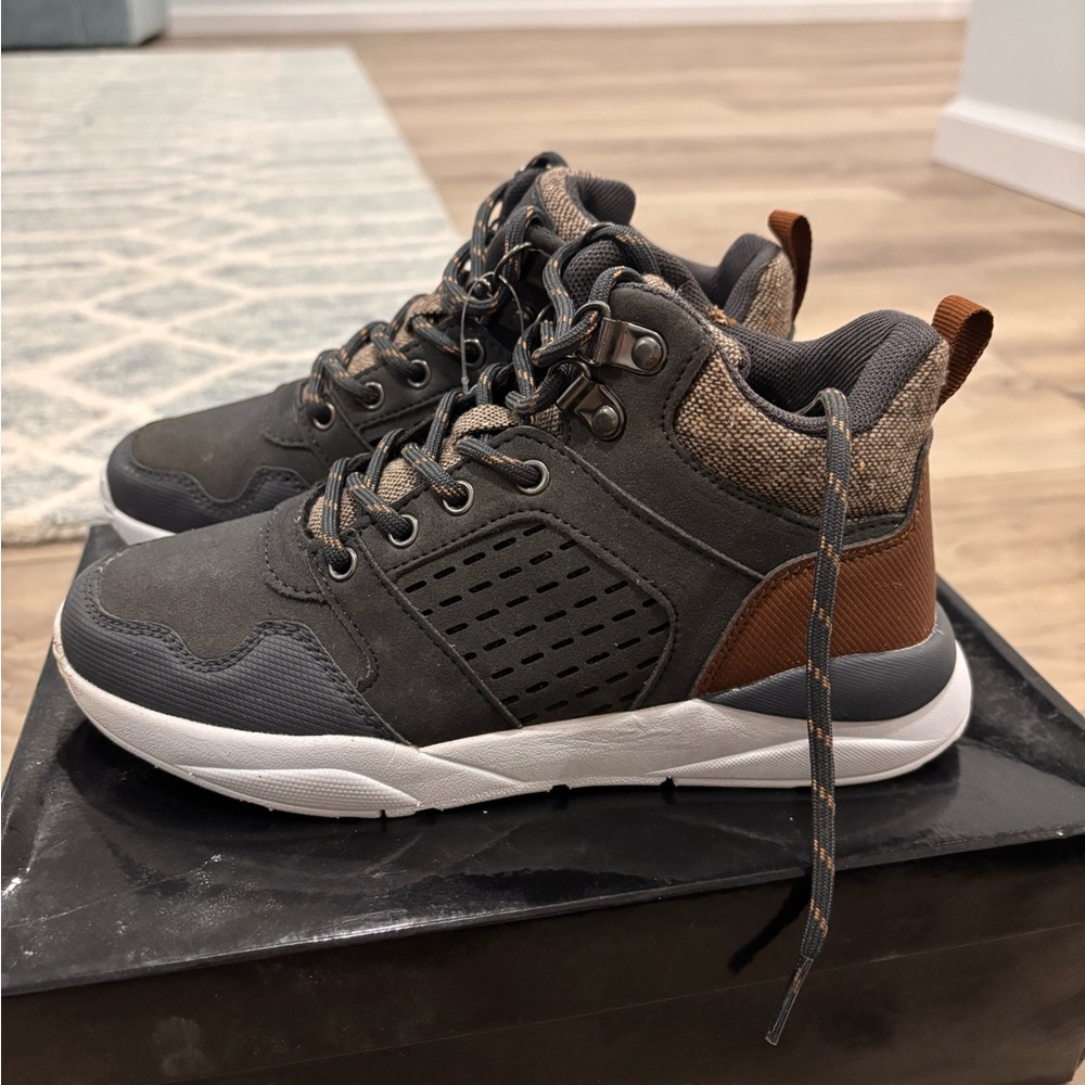 Perry Ellis Portfolio Brady Kid’s Boot Size 3